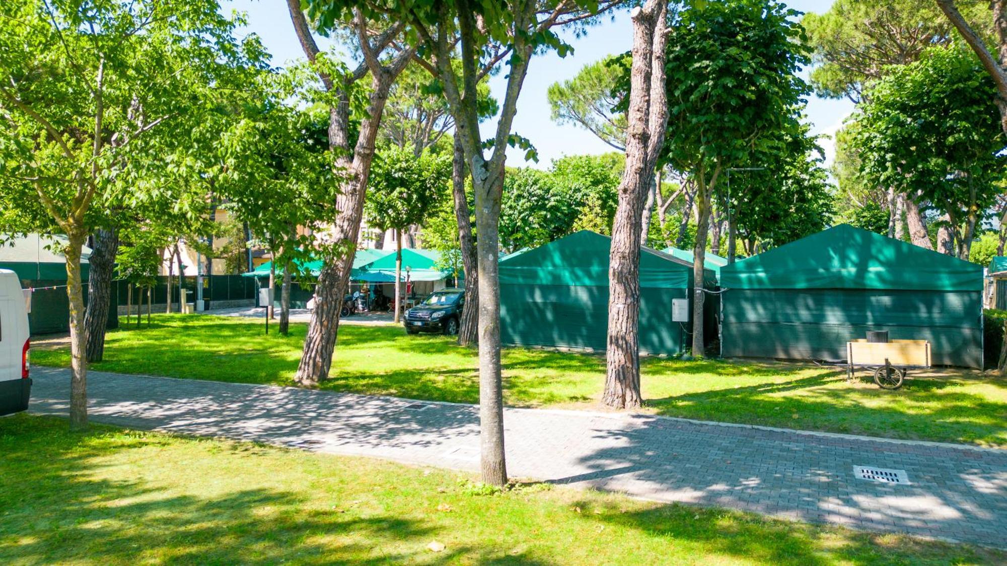 Camping Apuano Марина-ді-Масса Екстер'єр фото